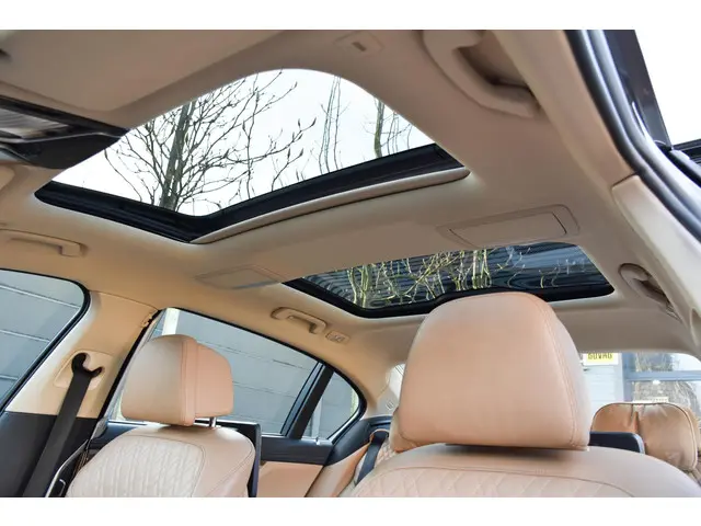 BMW 7 Serie 740Li High Executive 2015 Benzine 11