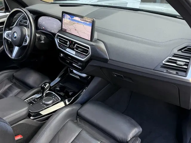 BMW X3 xDrive30e 2023 Hybride Benzine 8