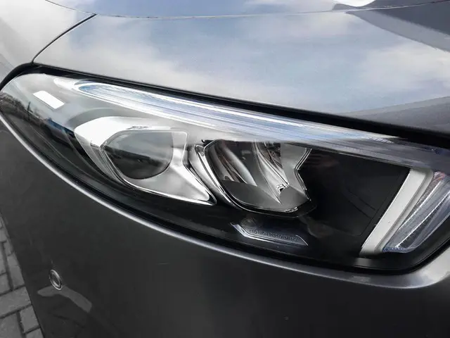 Mercedes-Benz A-Klasse 250e AMG 2020 Hybride Benzine 7