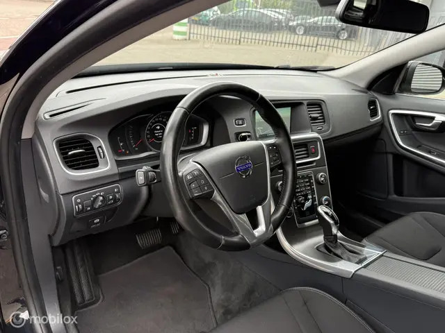 Volvo V60 1.6 T3 Momentum AUTOMAAT, TREKHAAK 2014 Benzine 11