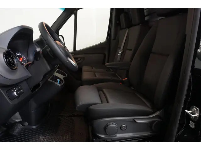 Mercedes-Benz Sprinter 211 1.9 CDI L2H2 FWD 2023 Diesel 8