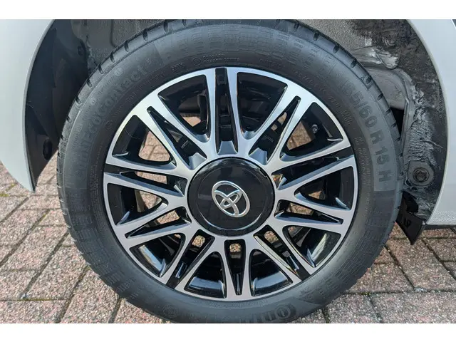 Toyota Aygo 1.0 VVT-i x-clusiv 2019 Benzine 7