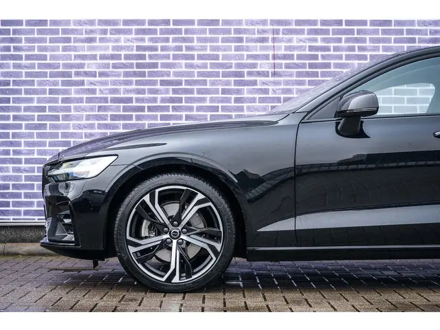 Volvo S60 B4 Ultimate Dark 2023 Benzine 15