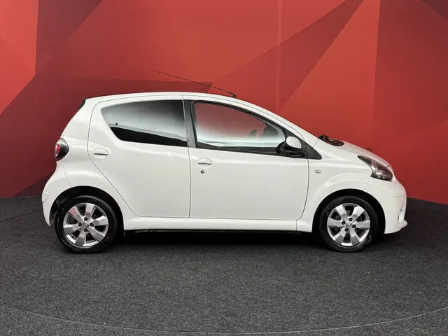Toyota Aygo 1.0 VVT-i Dynamic Blue 2014 Benzine 15