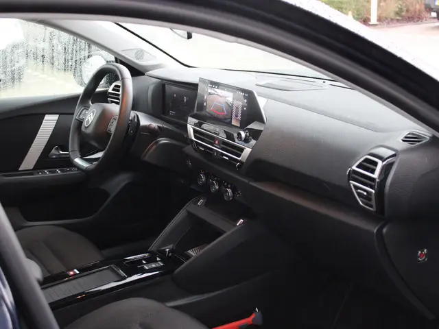 Citroën C4 HYBRID 145 BUSINESS 2025 Hybride Benzine 14