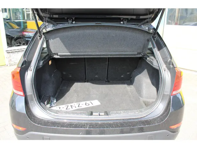 BMW X1 sDrive20i High Executive 2015 Benzine 7