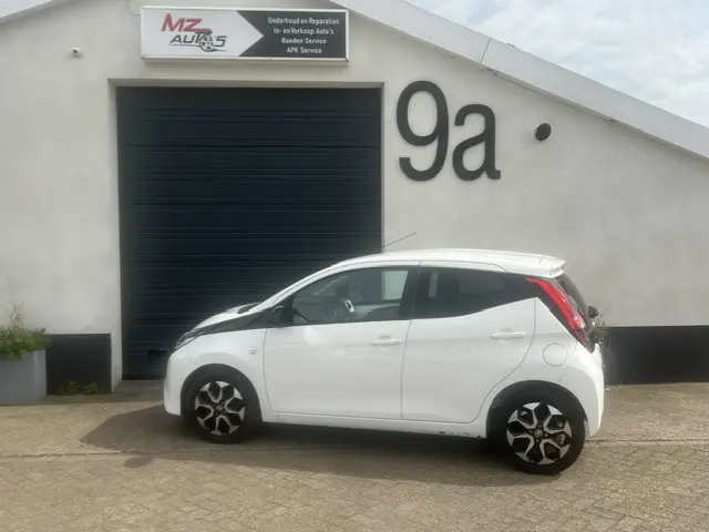Toyota Aygo 1.0 VVT-i x-play 2021 Benzine 4