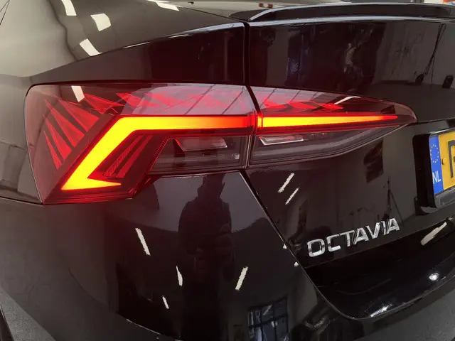 Škoda Octavia 1.0 e-TSI Sport Business 2022 Benzine 34