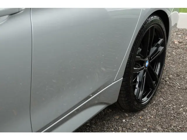 BMW 3 Serie Touring 320i 2017 Benzine 50