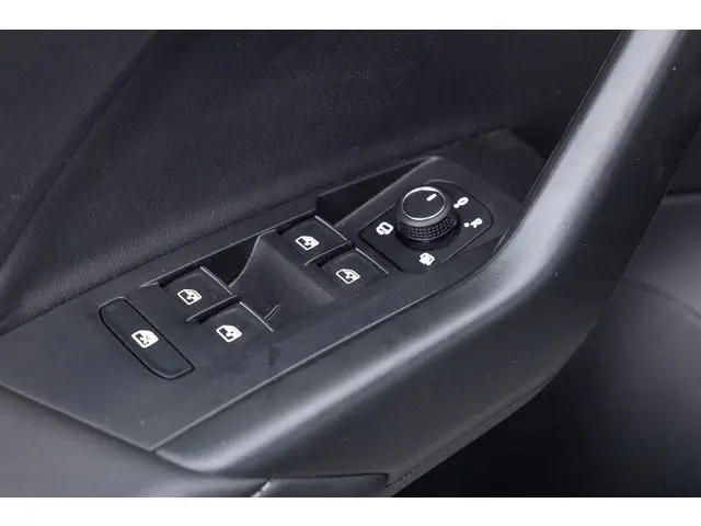 Volkswagen T-Cross 1.0 TSI R-Line Automaat 2025 Benzine 9