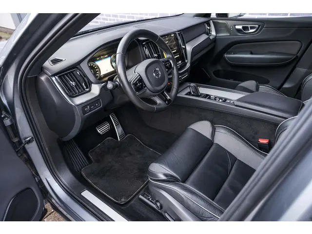 Volvo XC60 T6 Recharge AWD R-Design 2021 Hybride Benzine 6