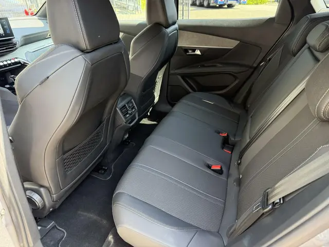 Peugeot 3008 1.2 PureTech GT 2023 Benzine 19
