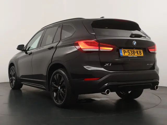 BMW X1 xDrive20i High Executive 2021 Benzine 11