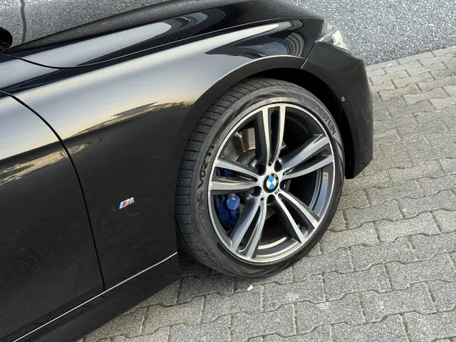 BMW 3 Serie 330e m Sport 2016 Hybride Benzine 23