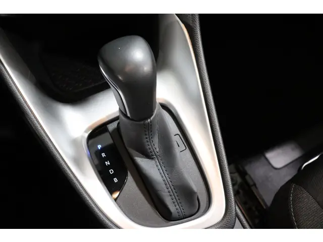 Toyota Yaris 1.5 Hybrid Dynamic, 2022 Hybride Benzine 22