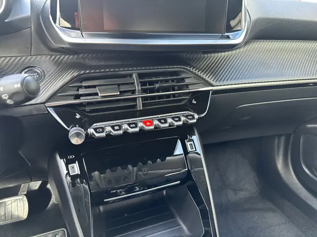 Peugeot 2008 1.2 PureTech Allure Pack 2021 Benzine 21