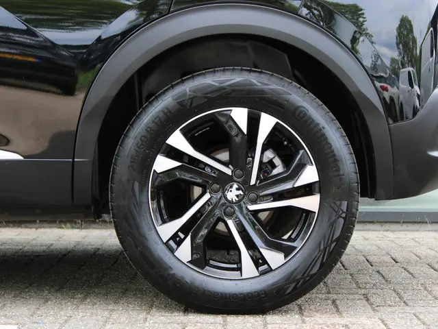 Peugeot 2008 1.2 PureTech Allure Pack 2023 Benzine 28