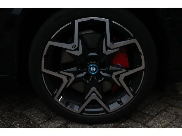 BMW iX2 EDrive20 67 kWh/M-Pakket/Pano 2024 Elektrisch 10