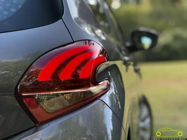 Peugeot 208 1.2 PureTech / Orig. NL / 1e eig. 2018 Benzine 23