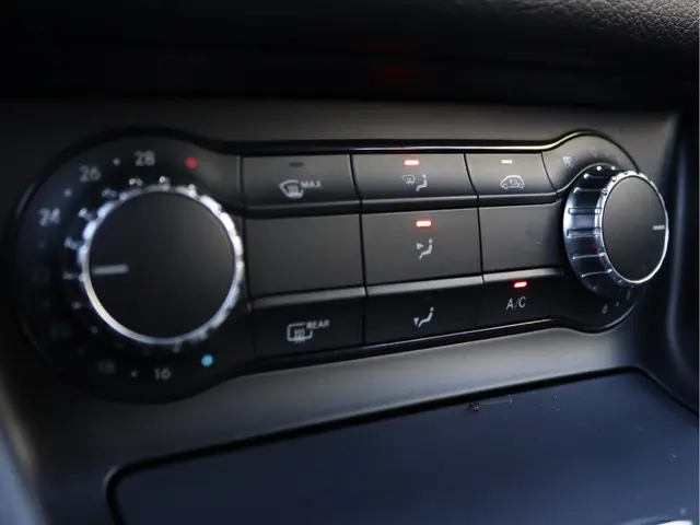 Mercedes-Benz CLA 200 Prestige 2013 Benzine 46