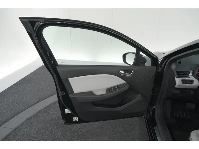 Renault Clio TCe 130 EDC Initiale Paris 2020 Benzine 82