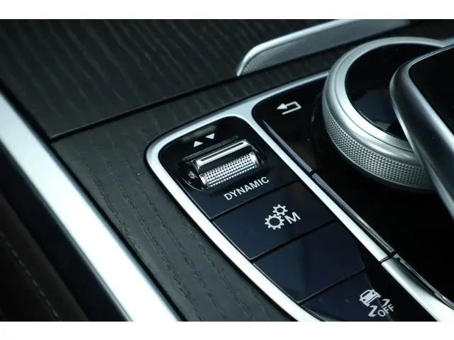 Mercedes-Benz G-Klasse 500 2023 Benzine 33