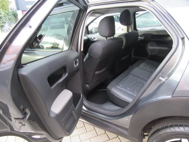 Citroën C4 Cactus 1.2 PureTech Shine 2016 Benzine 12