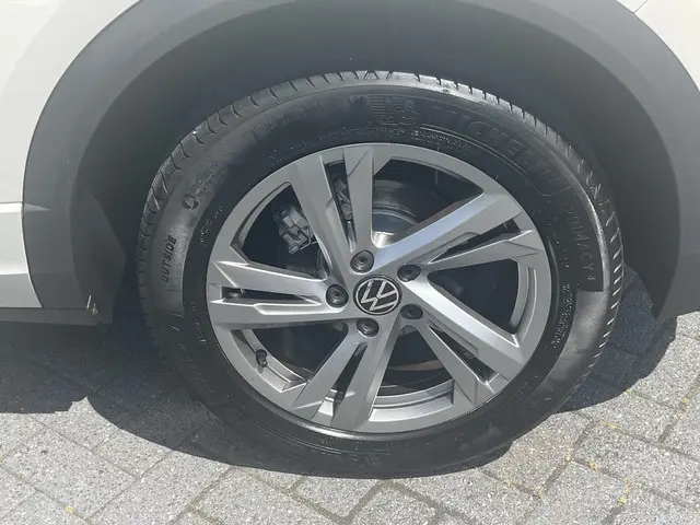 Volkswagen T-Roc 1.5 TSi DSG R-Line (2X) 2022 Benzine 24