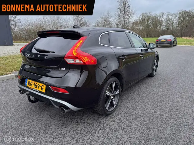 Volvo V40 2.0 T4 R-Design Pano Camera 2017 Benzine 5