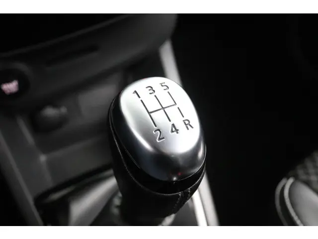 Renault Clio TCe 90 Intens 2019 Benzine 31