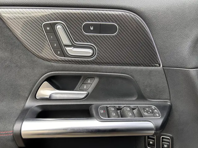 Mercedes-Benz GLA 250 e AMG Line 2020 Hybride Benzine 21
