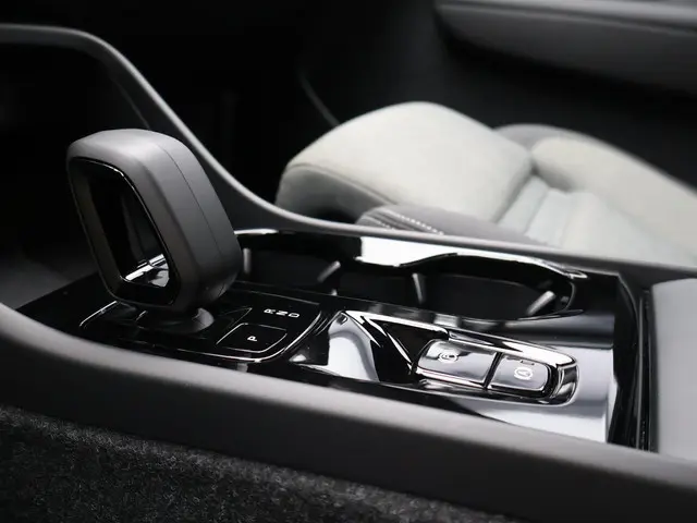 Volvo XC40 2.0 B4 Plus Dark 2025 Benzine 24