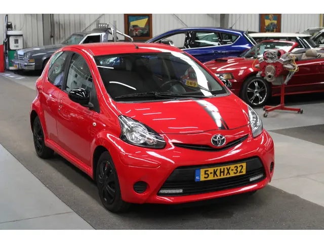 Toyota Aygo 1.0 VVT-i Aspiration Automaat 2013 Benzine 2