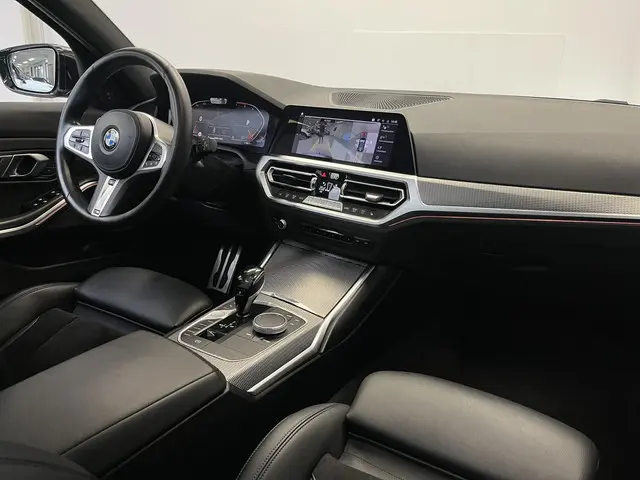 BMW 3 Serie Touring 330i xDrive M-sport 2019 Benzine 20