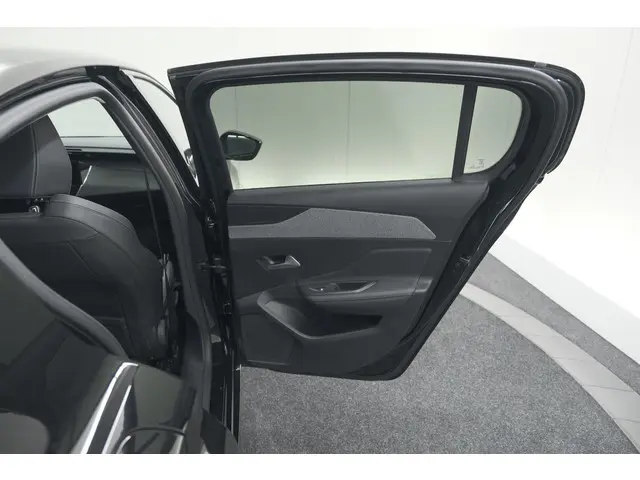 Peugeot 308 PureTech 130 Allure 2022 Benzine 60
