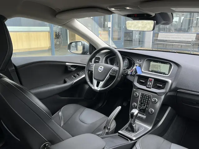 Volvo V40 2.0 T3 Momentum 2016 Benzine 34