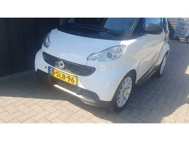 Smart Fortwo coupé 1.0 mhd Edition Pure 2013 Benzine 2