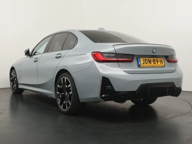 BMW 3 Serie 330e Sedan 2025 Hybride Benzine 11