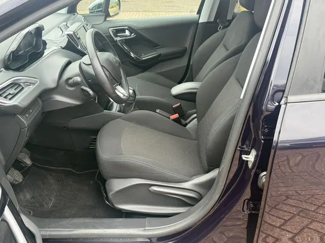 Peugeot 208 1.2 PureTech Signature 2019 Benzine 10
