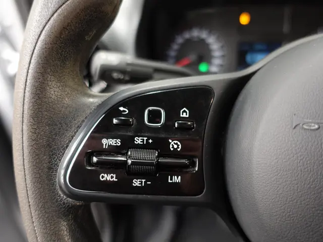 Mercedes-Benz Sprinter 140pk Automaat L2H1 2021 Diesel 18