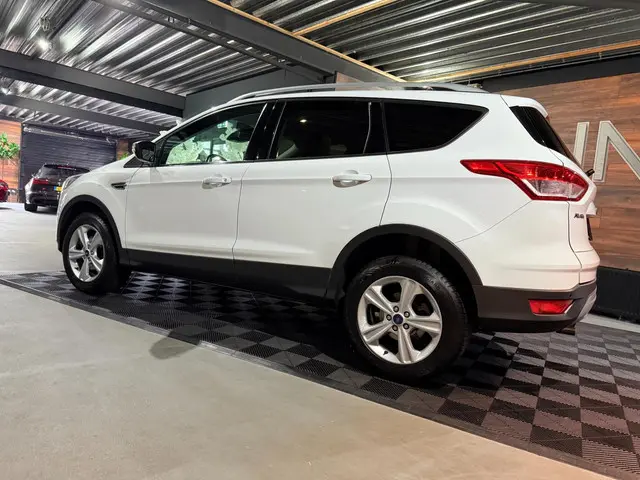 Ford Kuga | 1.5 Titanium | 2016 Benzine 37