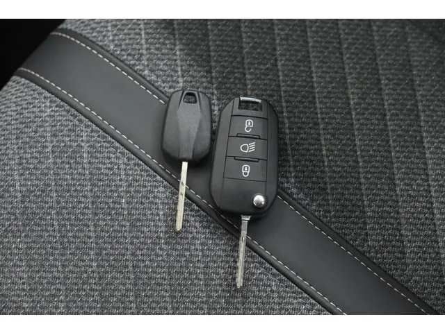 Peugeot 208 PureTech 100 Allure 2024 Benzine 16