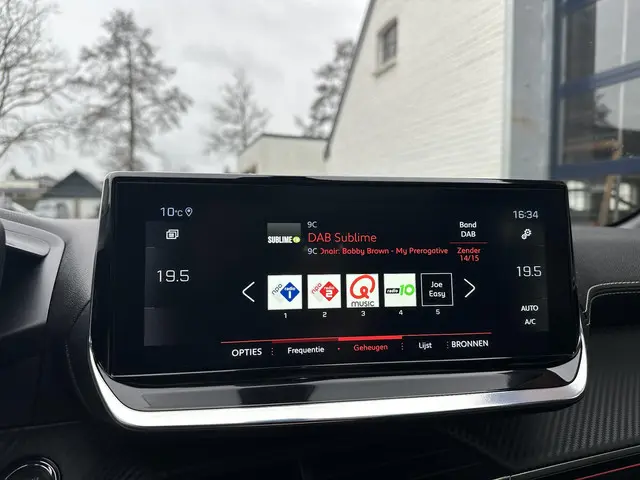 Peugeot 208 1.2 Turbo 100 PK GT Pack 2021 Benzine 25