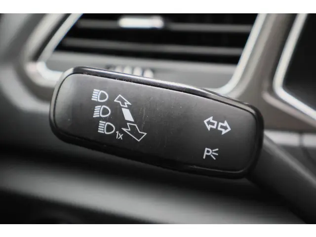 Volkswagen T-Roc 1.0 TSI Style Business 2020 Benzine 30