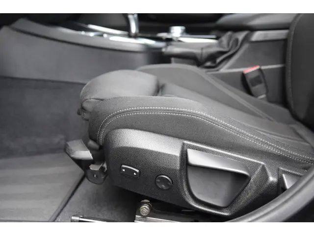 BMW 1 Serie 118i Edition Sport Line 2017 Benzine 14