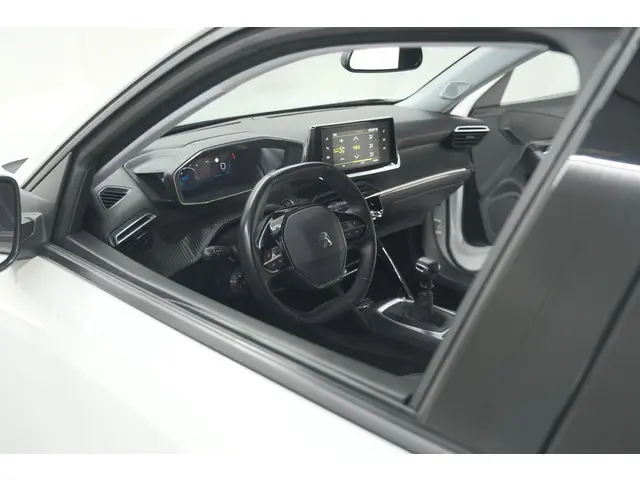 Peugeot 2008 PureTech 130 Allure 2020 Benzine 3