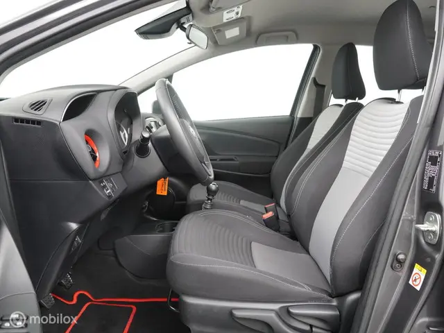 Toyota Yaris 1.5 VVT-i Design Red 2017 Benzine 10