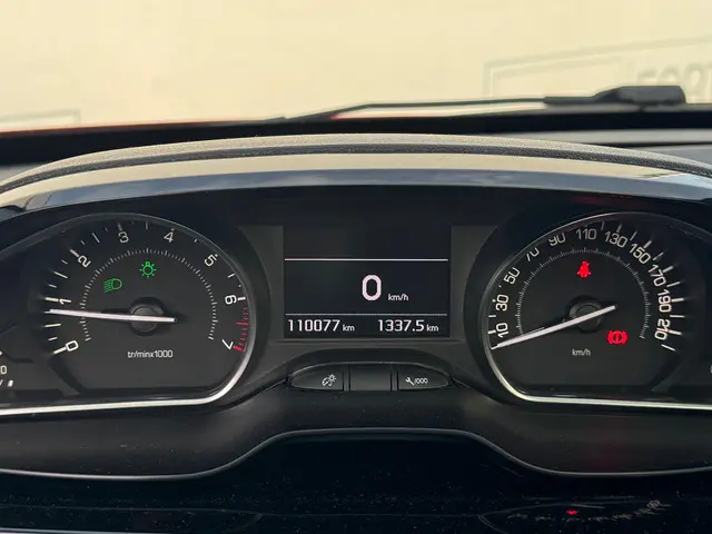 Peugeot 208 1.2 PureTech Allure 2015 Benzine 9