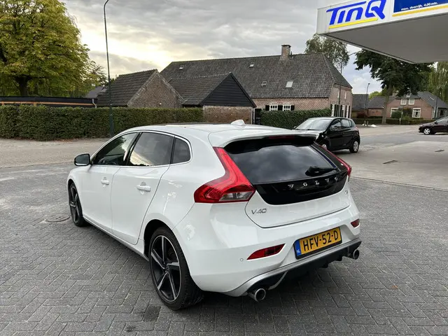 Volvo V40 2.5 T5 Summum 2013 Benzine 7