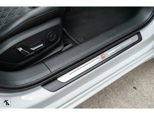 Audi A6 Avant 45 TFSI | 2019 Quattro | S-line 2019 Benzine 75